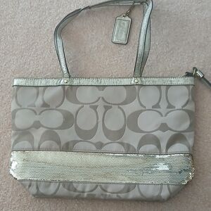 Coach Gold Jacquard Signature Gold Sequins Zip Tote Purse J01120-F17574. FL
